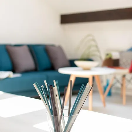 Chic In The Downtown - The Location Apartment *